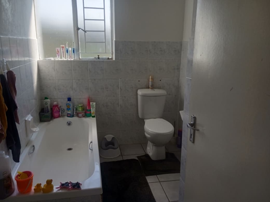 2 Bedroom Property for Sale in Discovery Gauteng