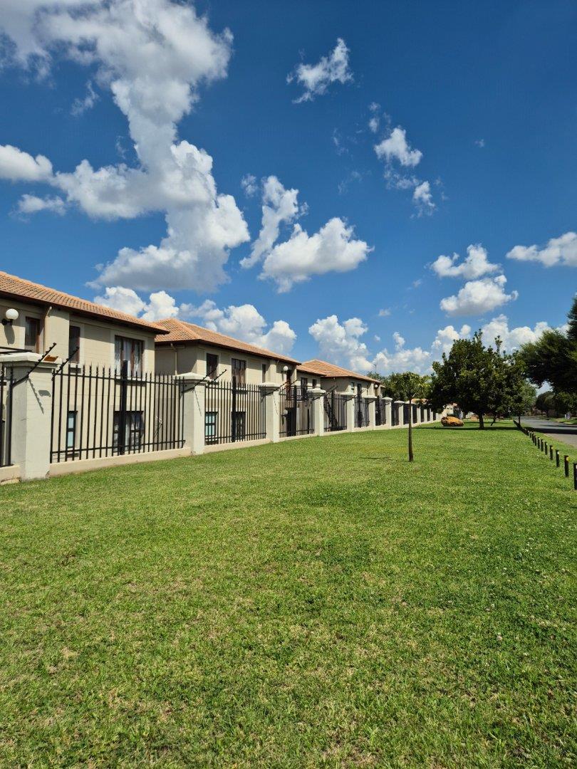 2 Bedroom Property for Sale in Meyersdal Gauteng