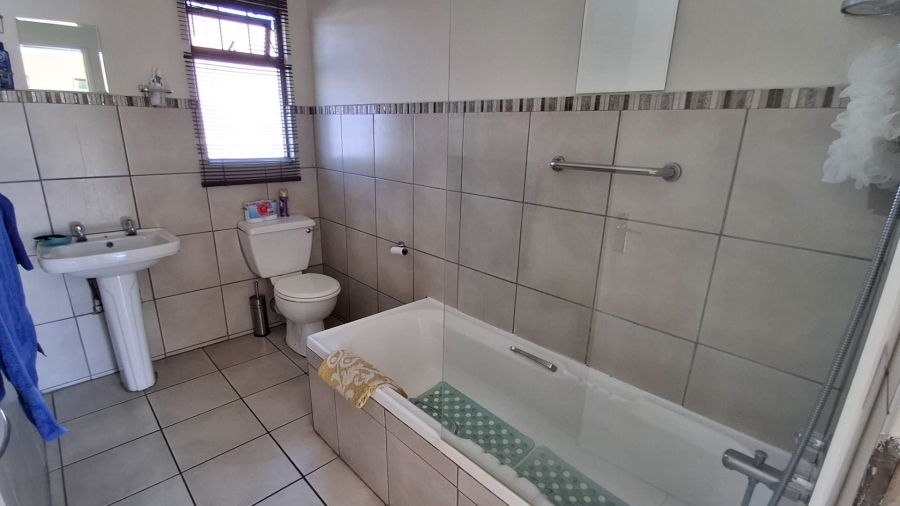 2 Bedroom Property for Sale in Verwoerdpark Gauteng