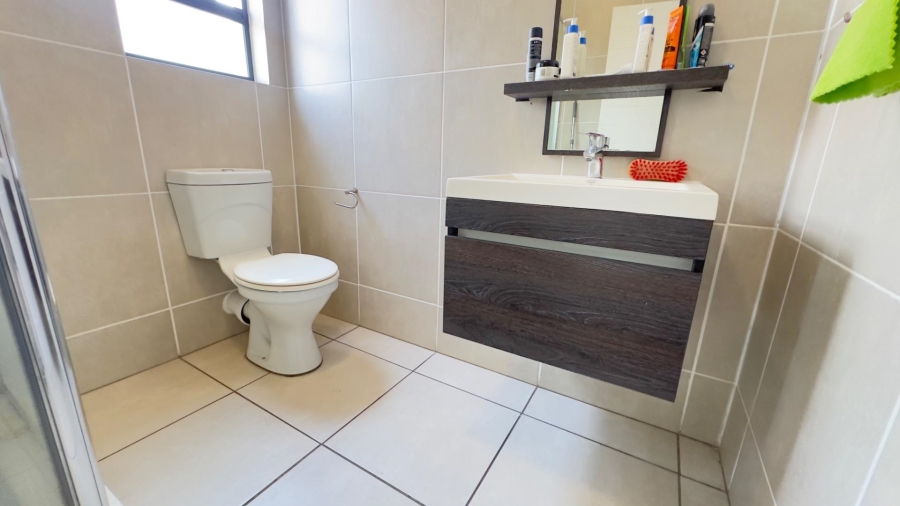 1 Bedroom Property for Sale in Olivedale Gauteng