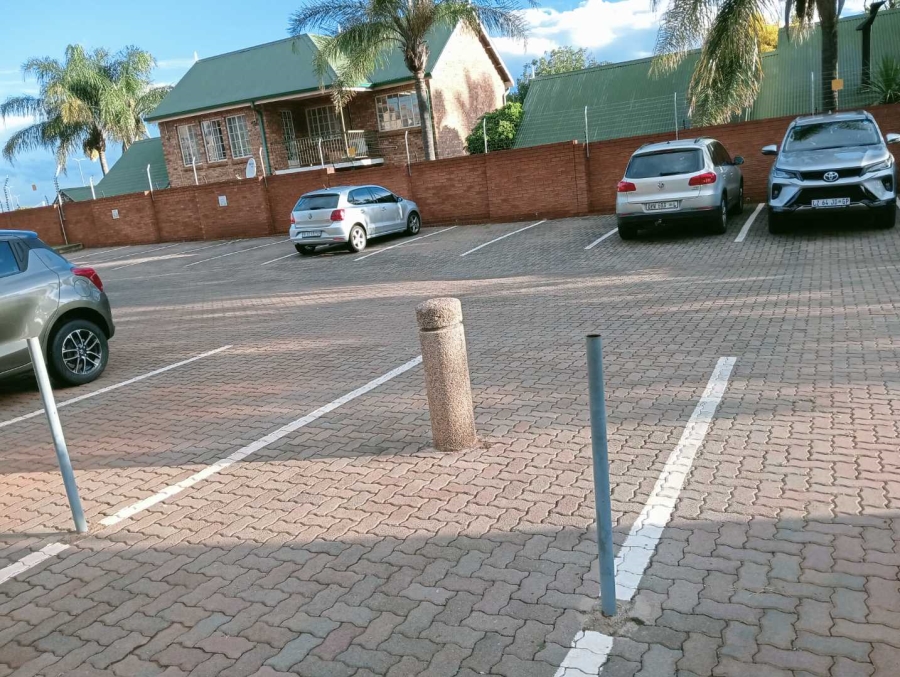 To Let 2 Bedroom Property for Rent in Die Hoewes Gauteng