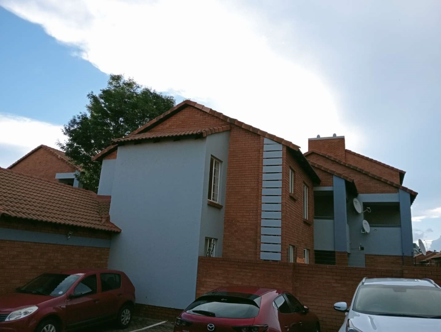 To Let 2 Bedroom Property for Rent in Die Hoewes Gauteng