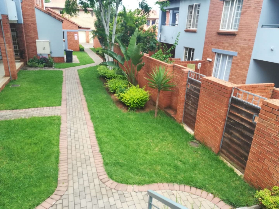 To Let 2 Bedroom Property for Rent in Die Hoewes Gauteng