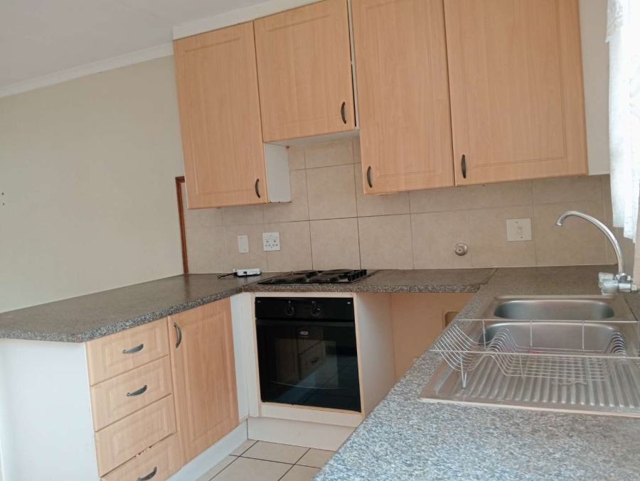 To Let 2 Bedroom Property for Rent in Die Hoewes Gauteng