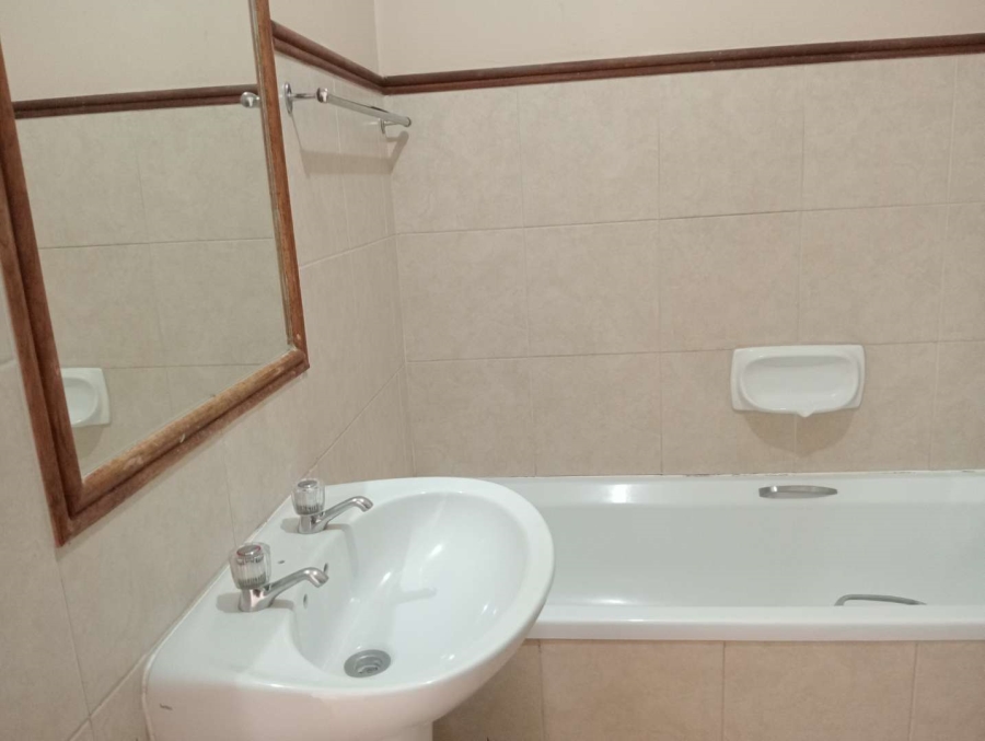 To Let 2 Bedroom Property for Rent in Die Hoewes Gauteng