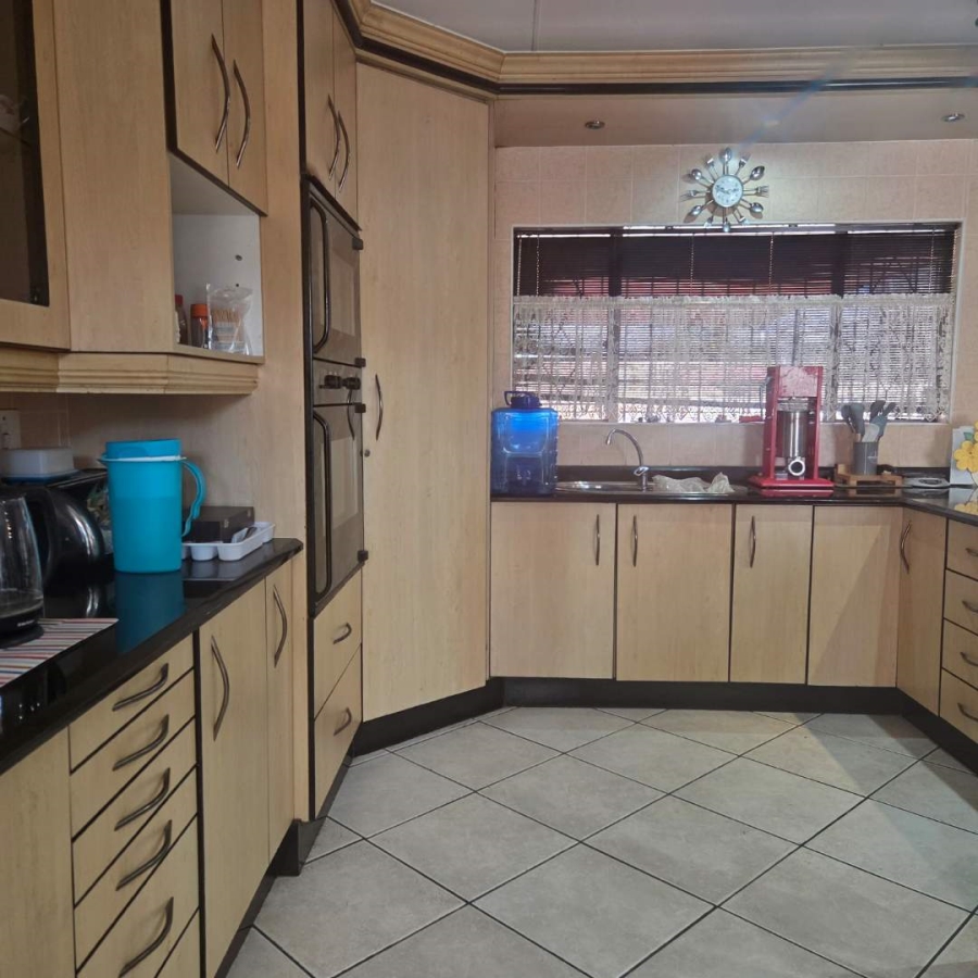 4 Bedroom Property for Sale in Brackendowns Gauteng