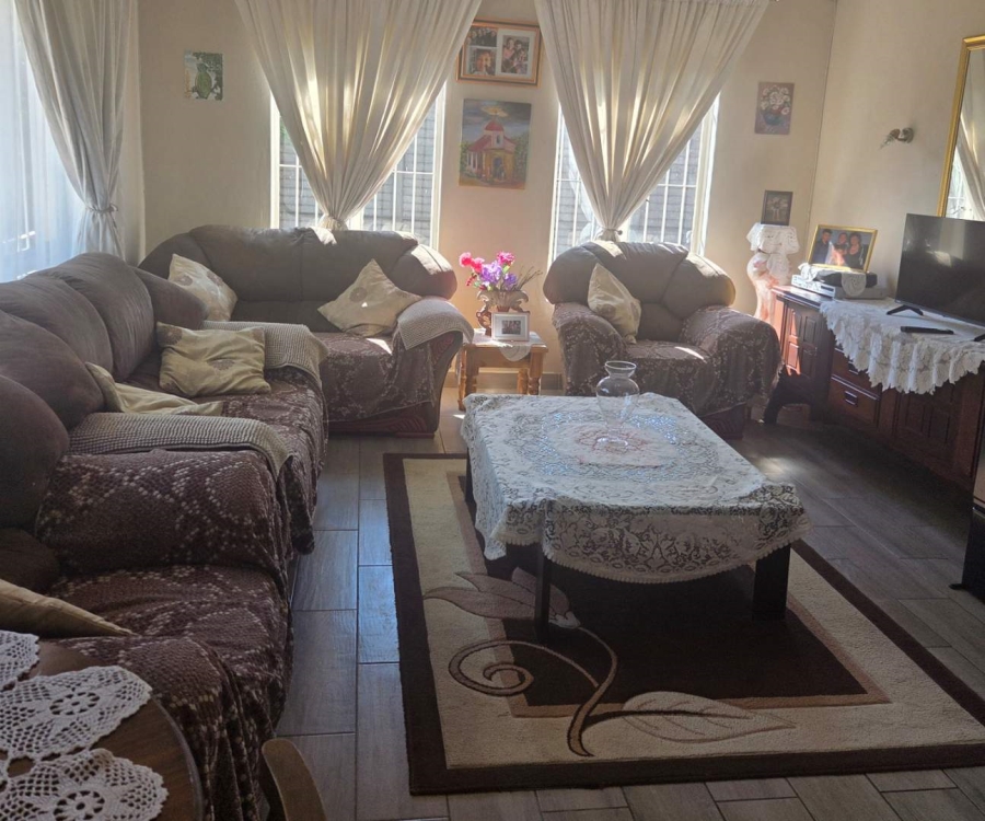 4 Bedroom Property for Sale in Brackendowns Gauteng