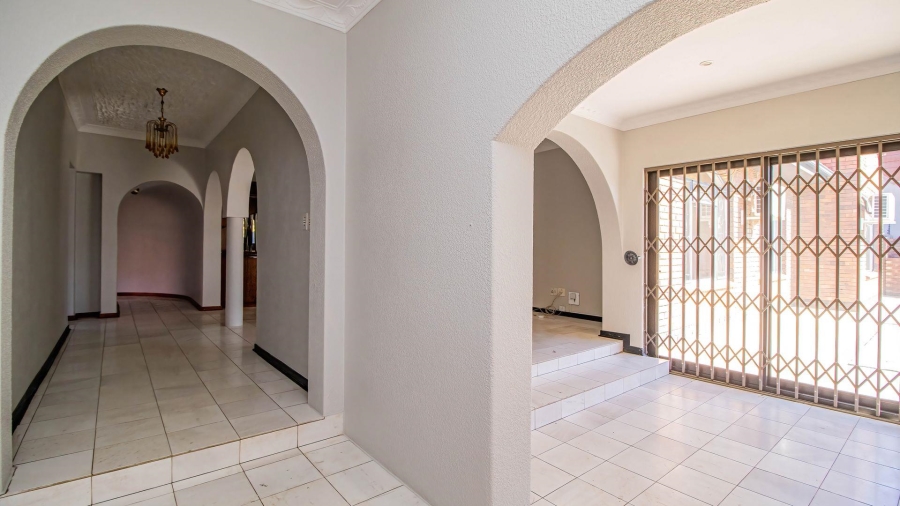 4 Bedroom Property for Sale in Lakefield Gauteng