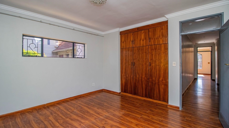 4 Bedroom Property for Sale in Lakefield Gauteng