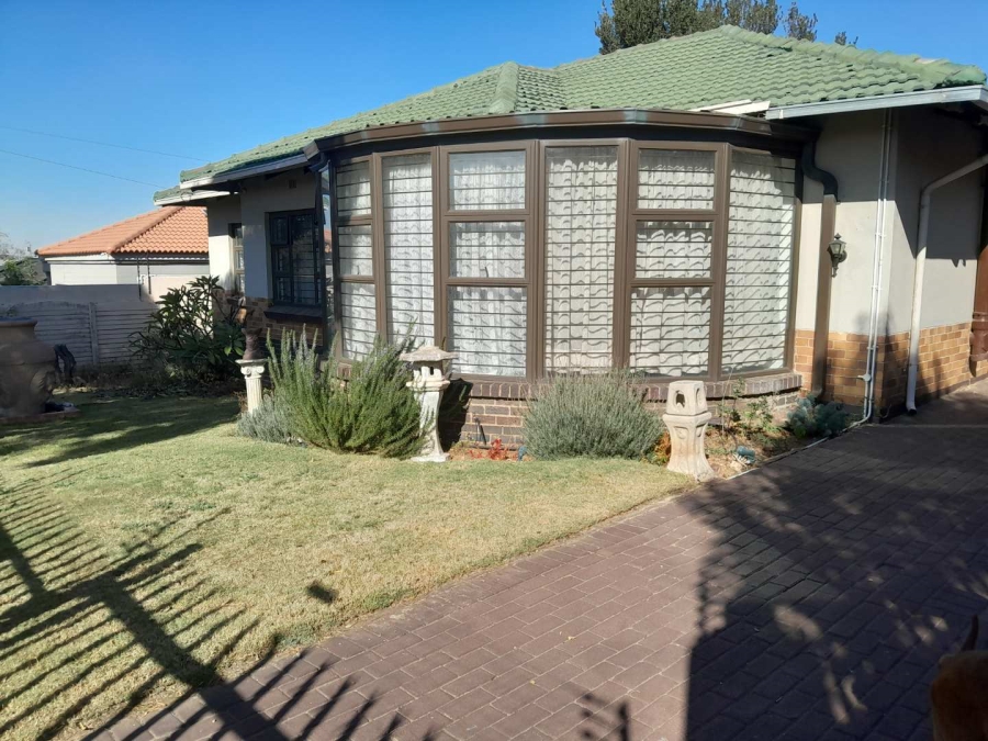 3 Bedroom Property for Sale in South Crest Gauteng
