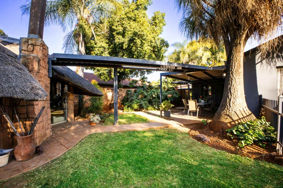 4 Bedroom Property for Sale in Waverley Gauteng