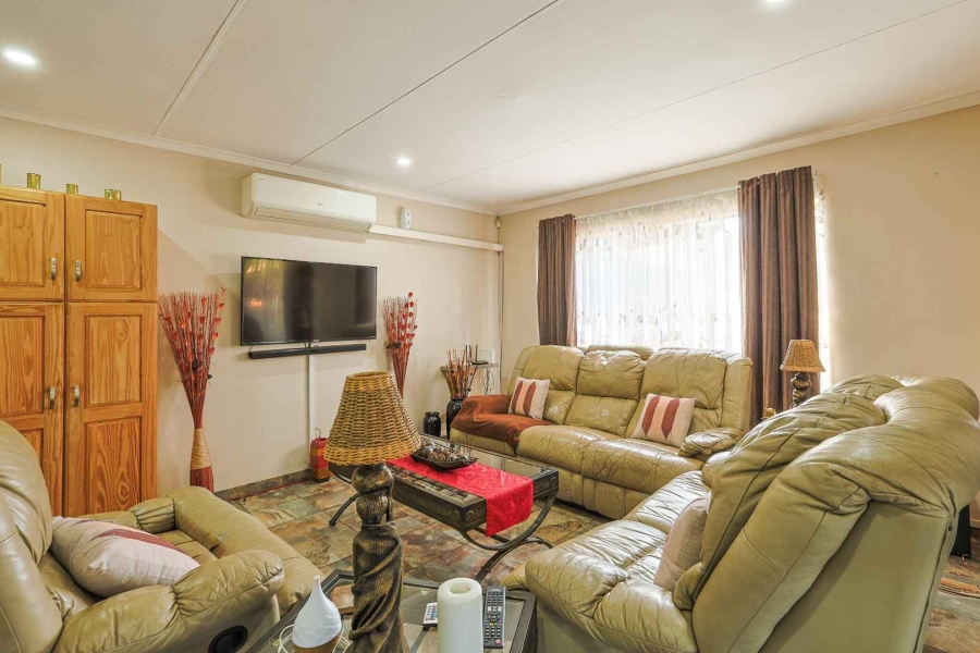 4 Bedroom Property for Sale in Waverley Gauteng