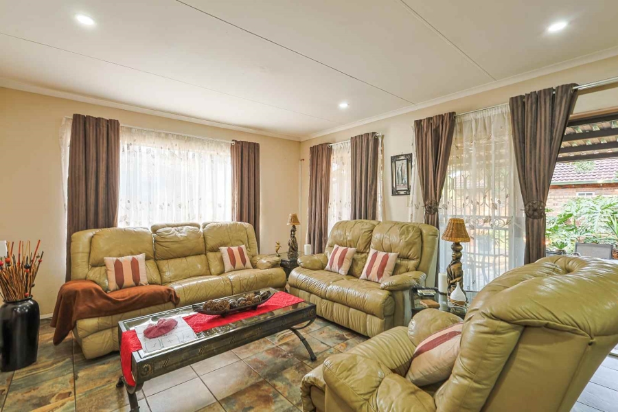 4 Bedroom Property for Sale in Waverley Gauteng