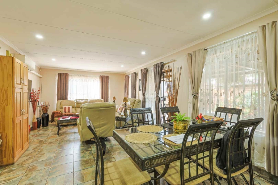 4 Bedroom Property for Sale in Waverley Gauteng