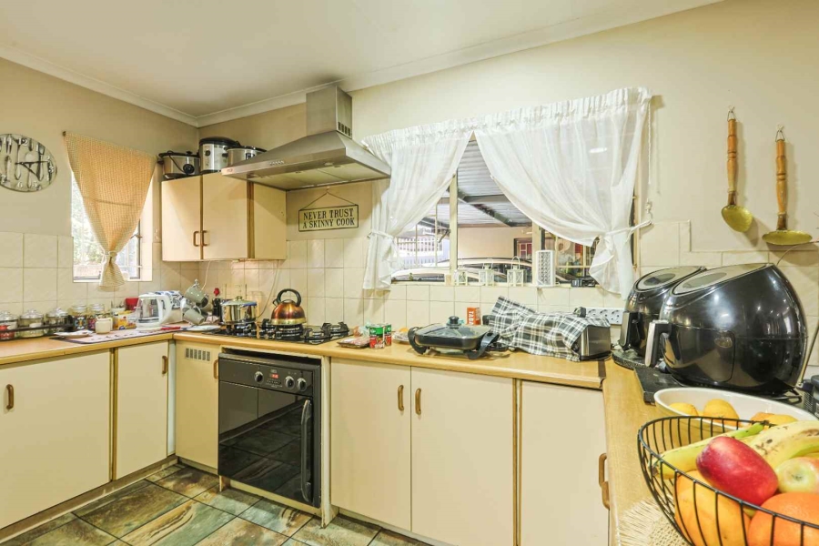 4 Bedroom Property for Sale in Waverley Gauteng