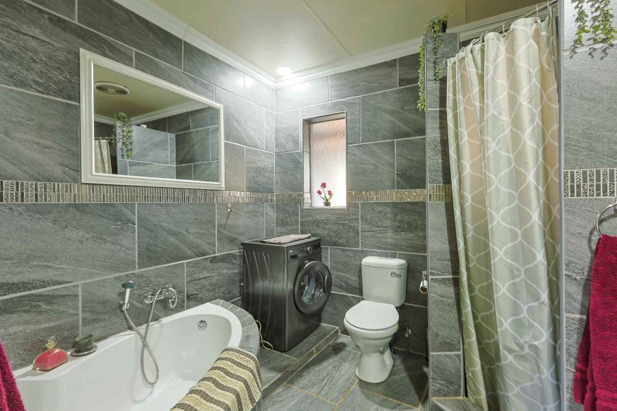 4 Bedroom Property for Sale in Waverley Gauteng