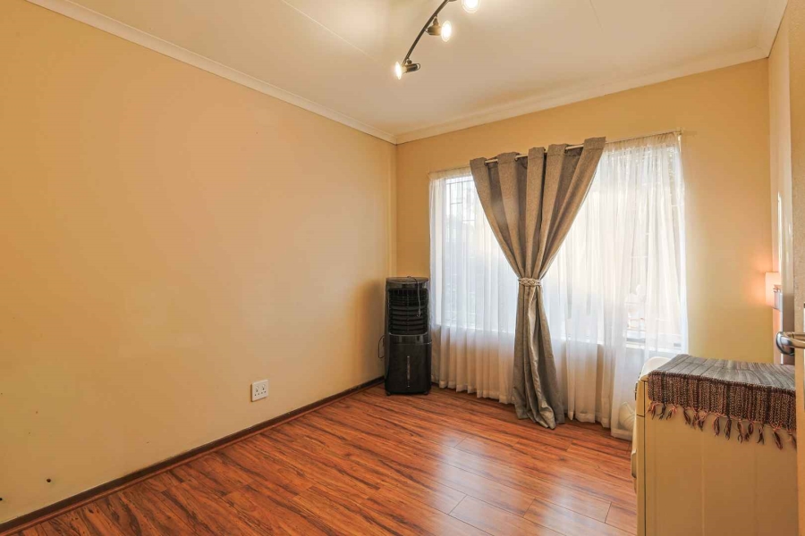 4 Bedroom Property for Sale in Waverley Gauteng