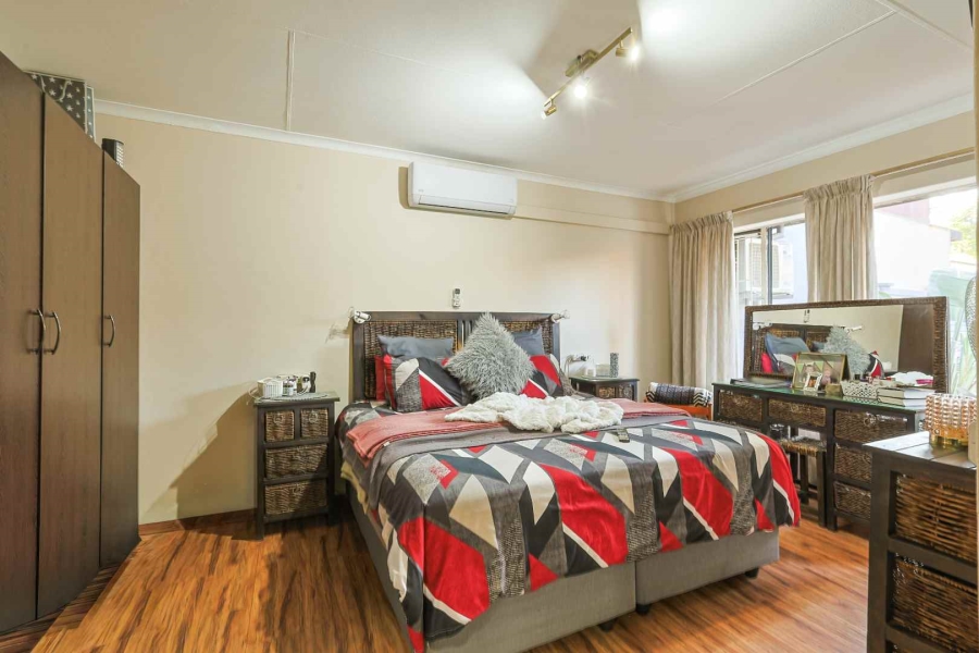 4 Bedroom Property for Sale in Waverley Gauteng