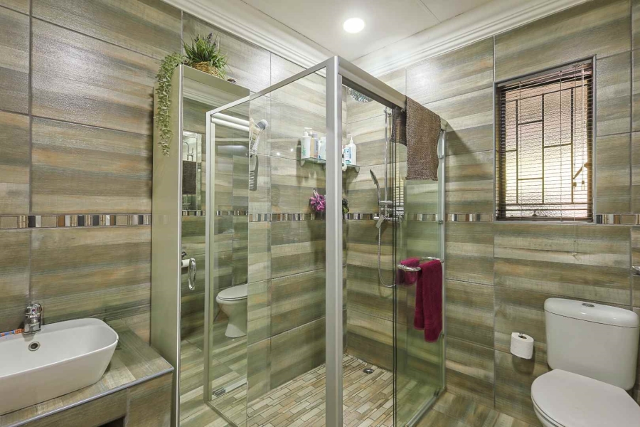 4 Bedroom Property for Sale in Waverley Gauteng