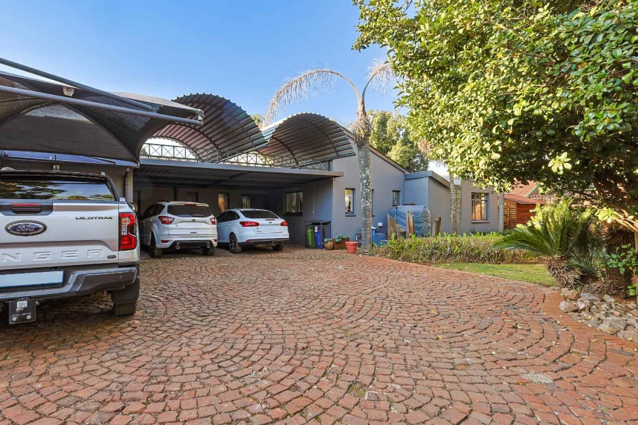 4 Bedroom Property for Sale in Waverley Gauteng
