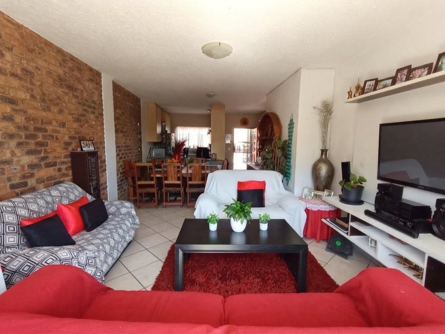 2 Bedroom Property for Sale in Pretoria North Gauteng