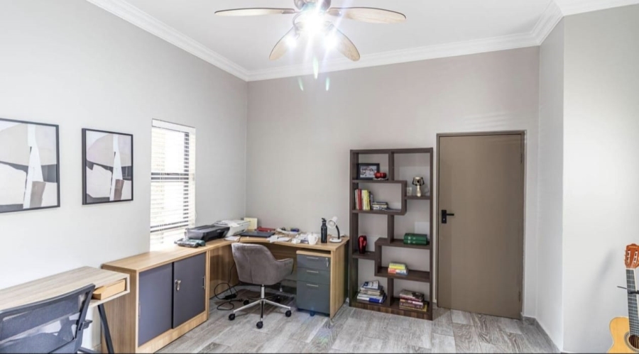 To Let 3 Bedroom Property for Rent in Midstream Estate Gauteng