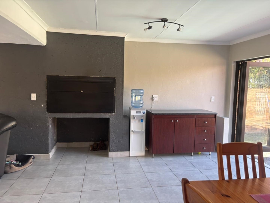 3 Bedroom Property for Sale in Wierdaglen Estate Gauteng