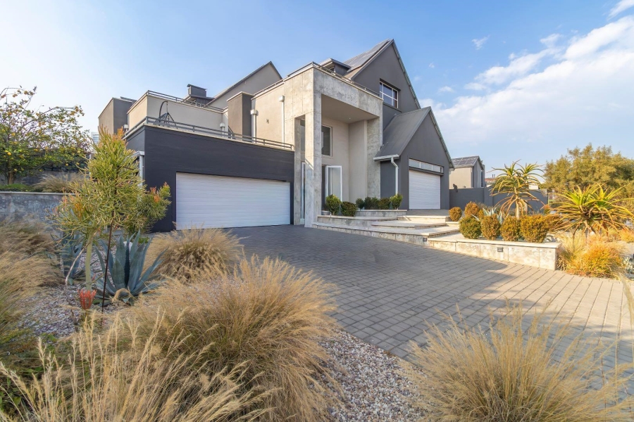 4 Bedroom Property for Sale in Waterfall Country Estate Gauteng