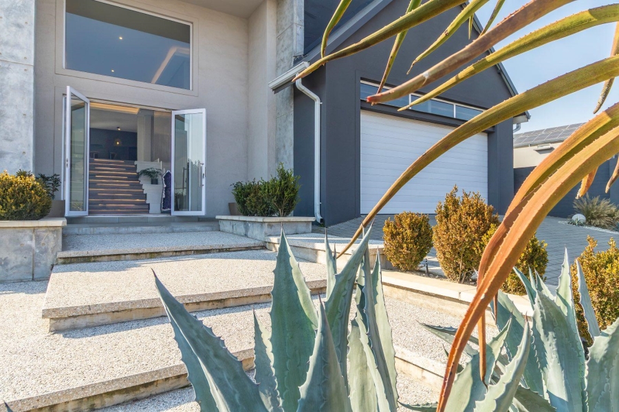 4 Bedroom Property for Sale in Waterfall Country Estate Gauteng