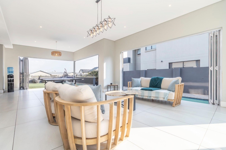 4 Bedroom Property for Sale in Waterfall Country Estate Gauteng