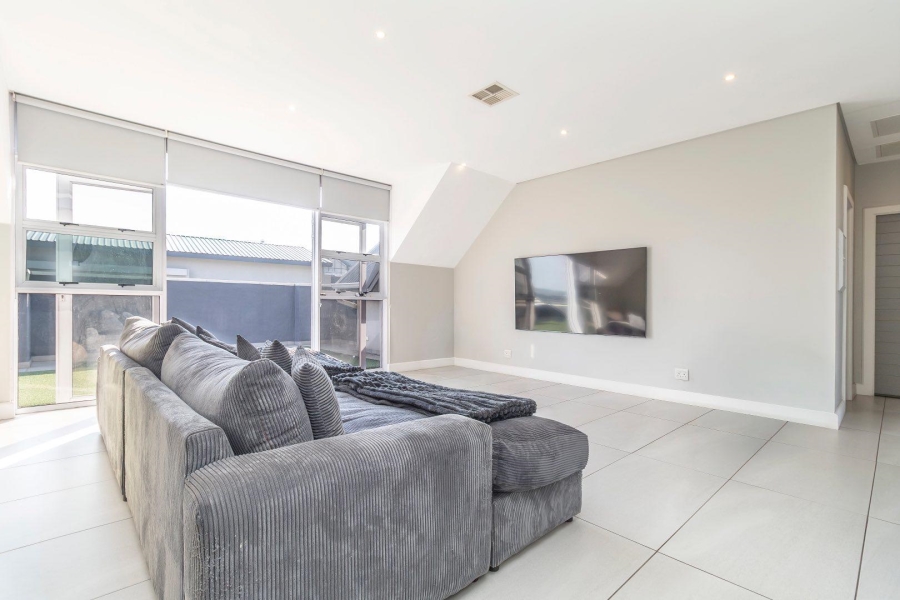 4 Bedroom Property for Sale in Waterfall Country Estate Gauteng