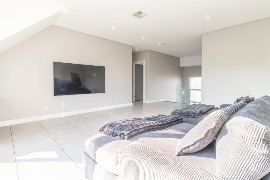 4 Bedroom Property for Sale in Waterfall Country Estate Gauteng