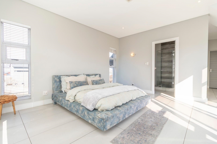 4 Bedroom Property for Sale in Waterfall Country Estate Gauteng