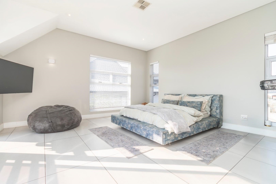4 Bedroom Property for Sale in Waterfall Country Estate Gauteng