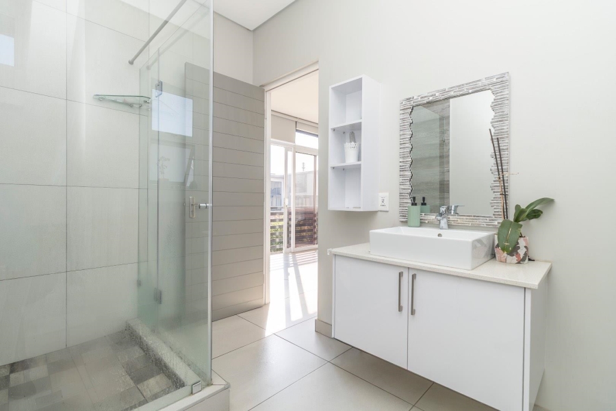 4 Bedroom Property for Sale in Waterfall Country Estate Gauteng