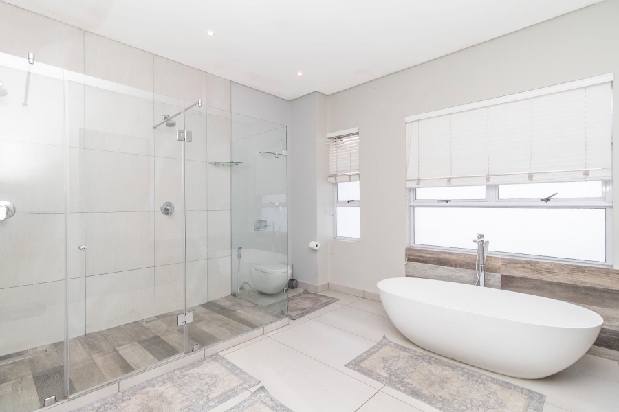 4 Bedroom Property for Sale in Waterfall Country Estate Gauteng