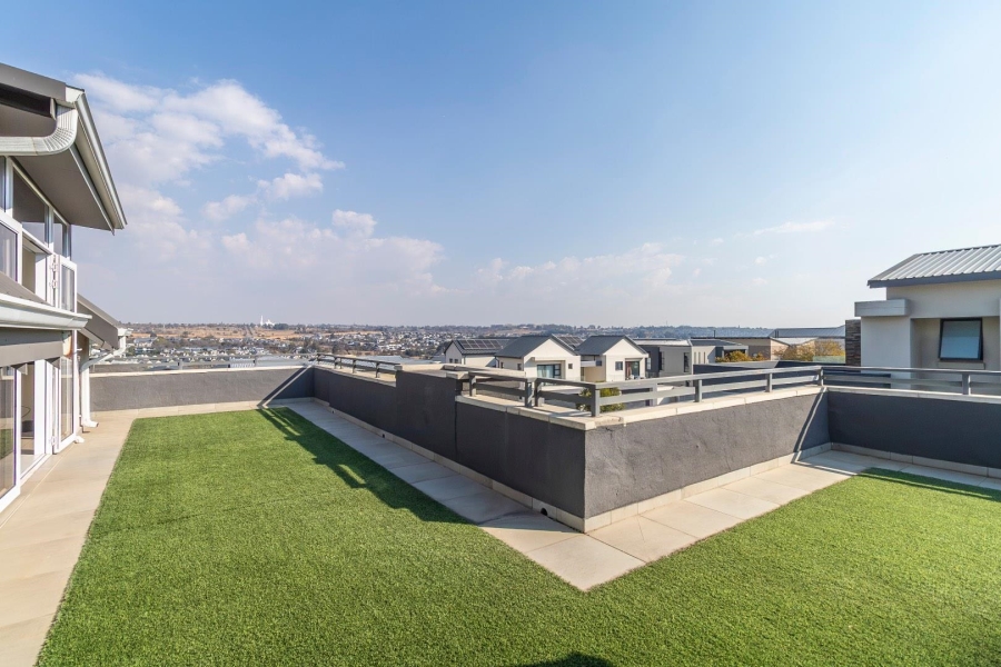 4 Bedroom Property for Sale in Waterfall Country Estate Gauteng