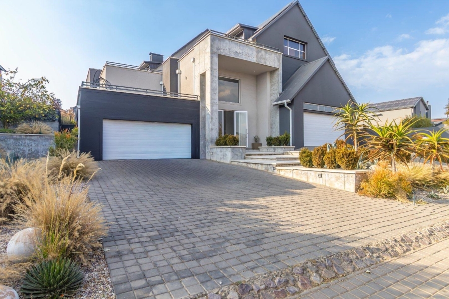 4 Bedroom Property for Sale in Waterfall Country Estate Gauteng
