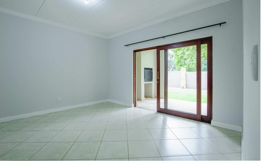 To Let 2 Bedroom Property for Rent in Crowthorne AH Gauteng