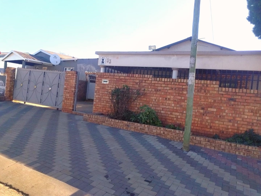 To Let 3 Bedroom Property for Rent in Palm Ridge Gauteng