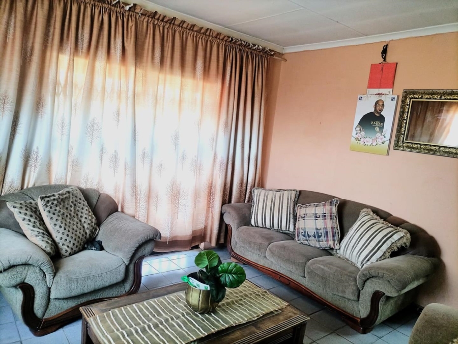 To Let 3 Bedroom Property for Rent in Palm Ridge Gauteng