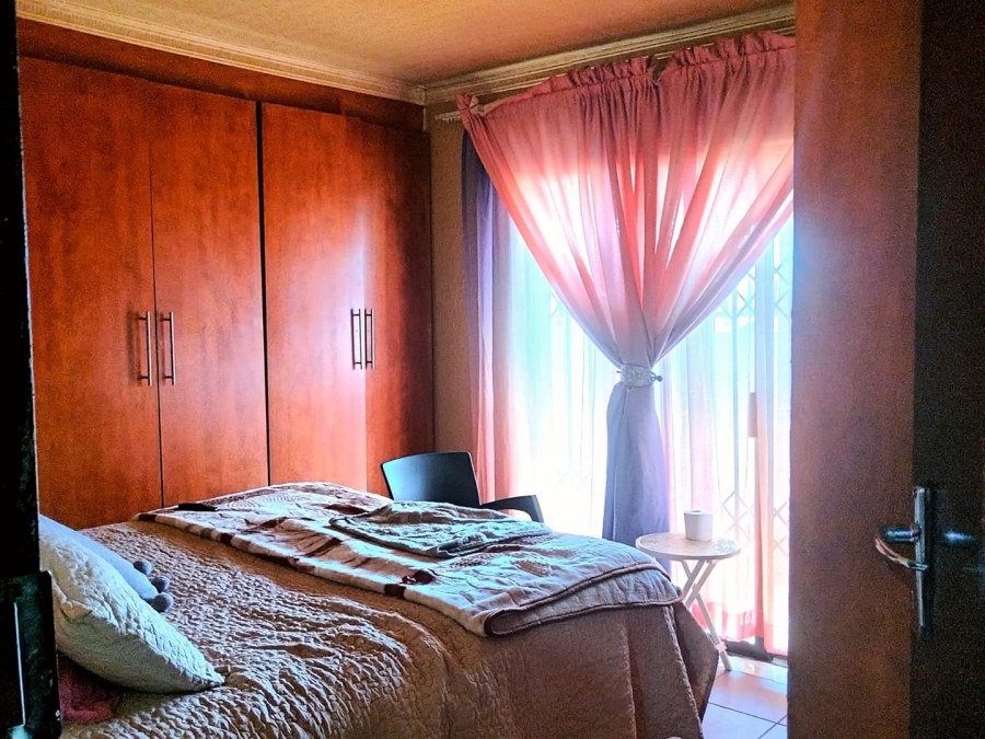 To Let 3 Bedroom Property for Rent in Palm Ridge Gauteng