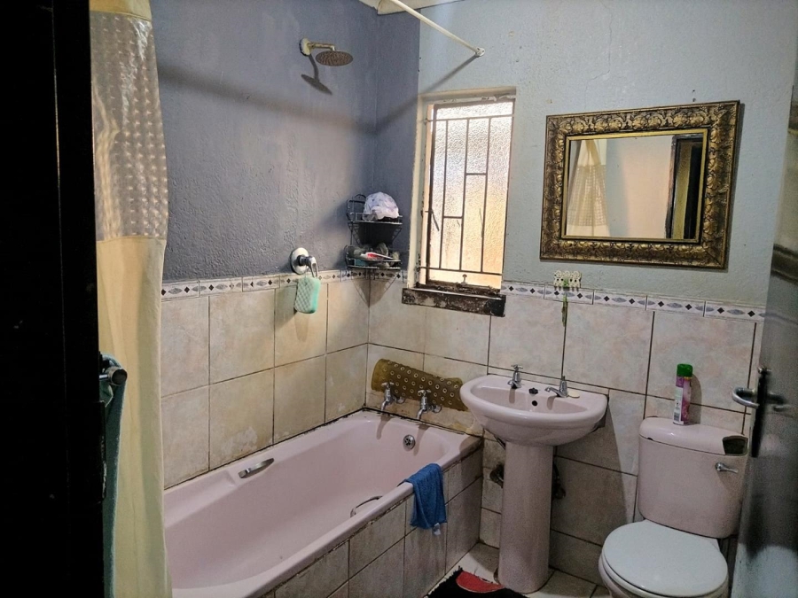 To Let 3 Bedroom Property for Rent in Palm Ridge Gauteng