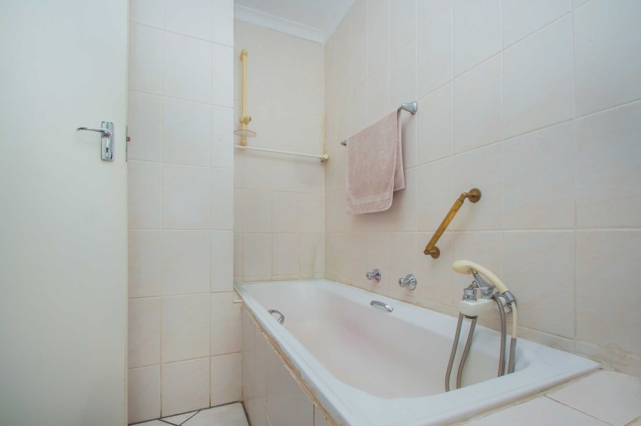 3 Bedroom Property for Sale in Wilgeheuwel Gauteng