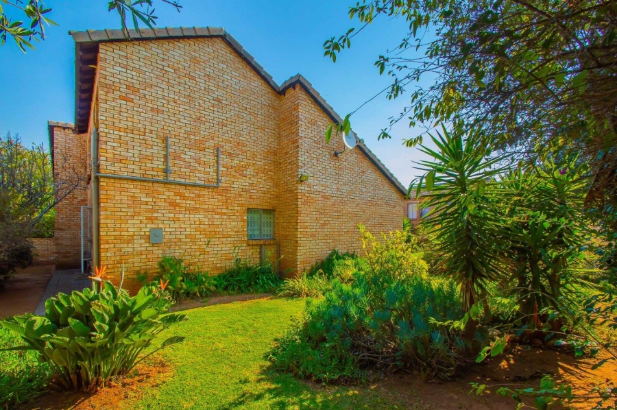3 Bedroom Property for Sale in Wilgeheuwel Gauteng