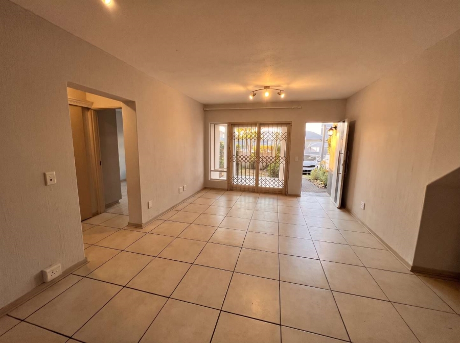 To Let 2 Bedroom Property for Rent in Broadacres Gauteng