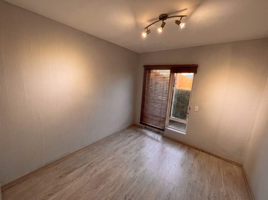To Let 2 Bedroom Property for Rent in Broadacres Gauteng