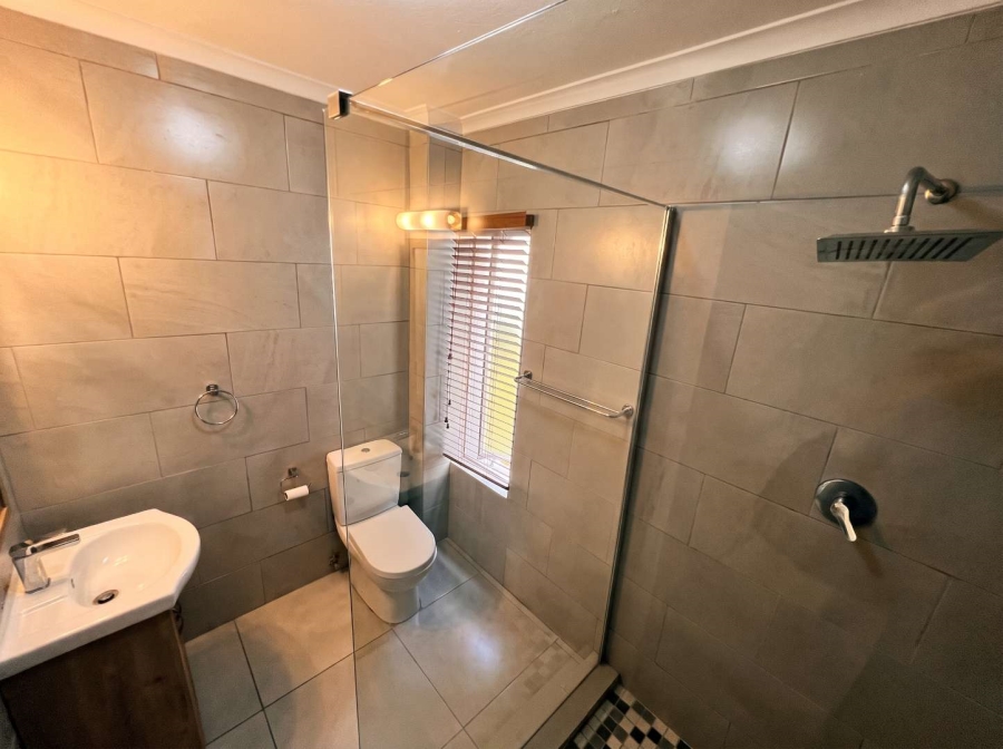 To Let 2 Bedroom Property for Rent in Broadacres Gauteng