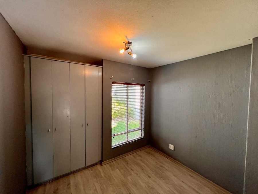 To Let 2 Bedroom Property for Rent in Broadacres Gauteng