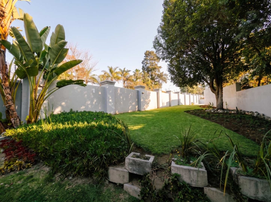 To Let 2 Bedroom Property for Rent in Broadacres Gauteng